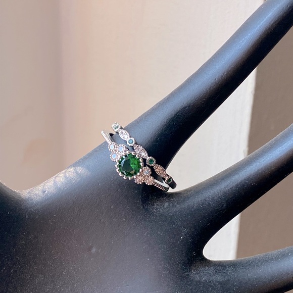 Silver double ring with green stones ✨💚💚 - Picture 3 of 10